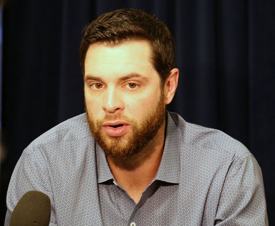 Blue Jays sign first baseman Brandon Belt
