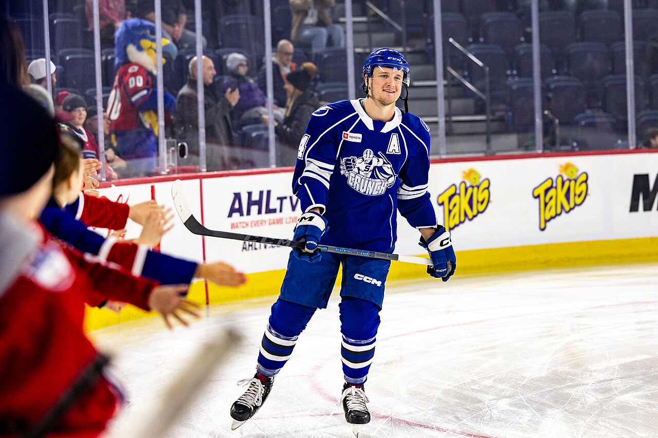 Lightning trade defenseman Darren Raddysh to Maple Leafs